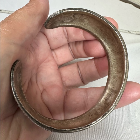 Vintage Silvertone Om Mani Padme Hum cuff bracelet - Picture 10 of 11